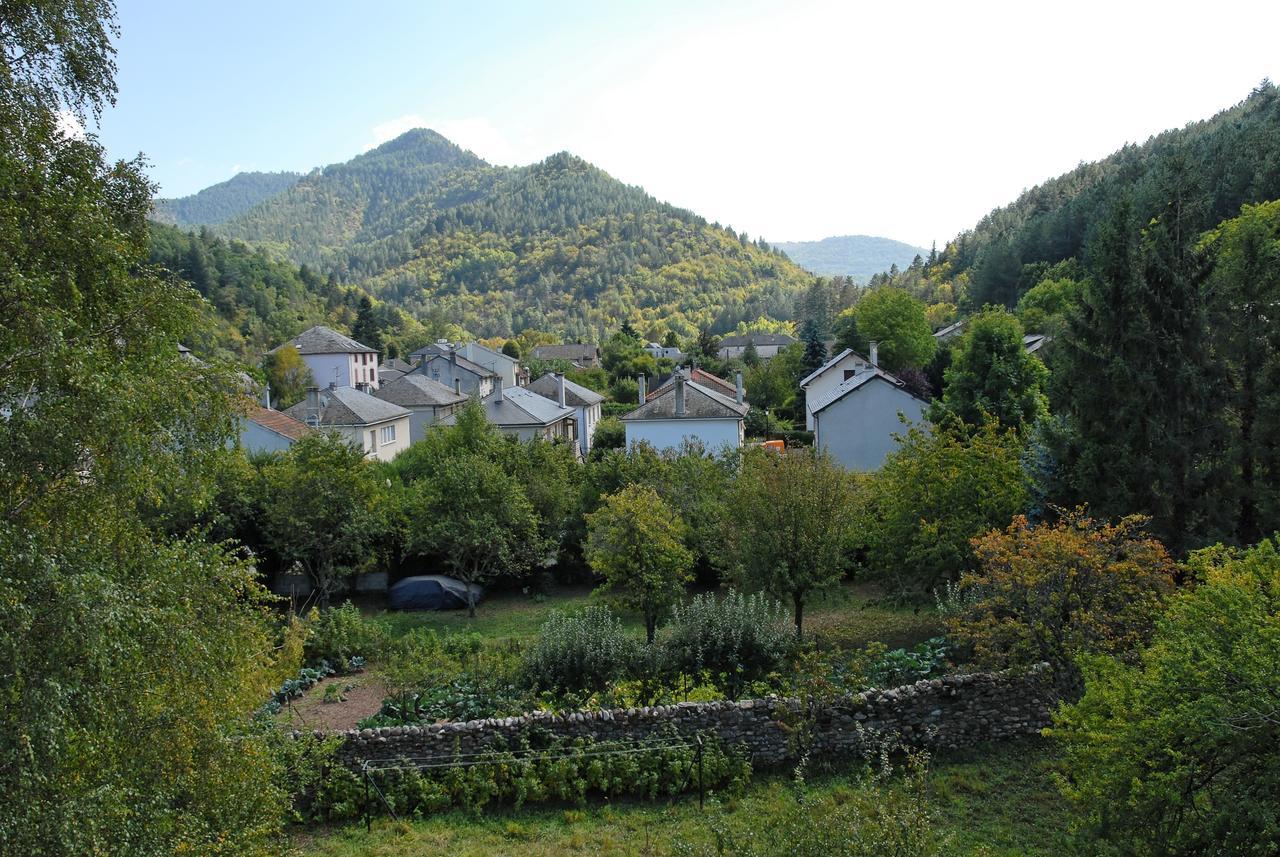 Logis Hotel Restaurant Des Gorges Du Tarn Florac Bagian luar foto